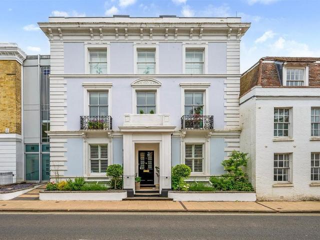 Flat for sale in The Close, Hampshire