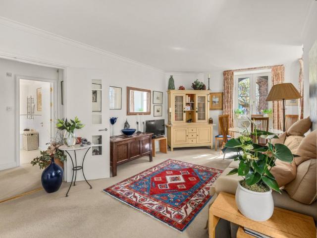 Flat for sale in Victoria, Greater London