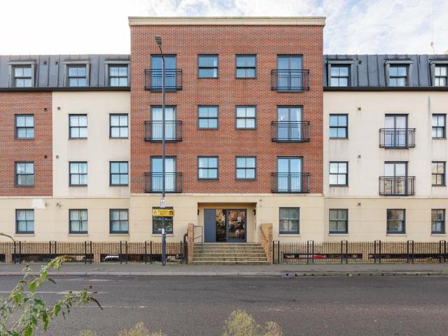 Flat for sale in Feckenham, City Of Bristol