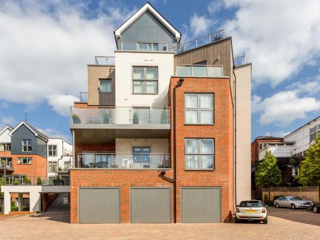 Flat for sale in Clewer Village, Windsor