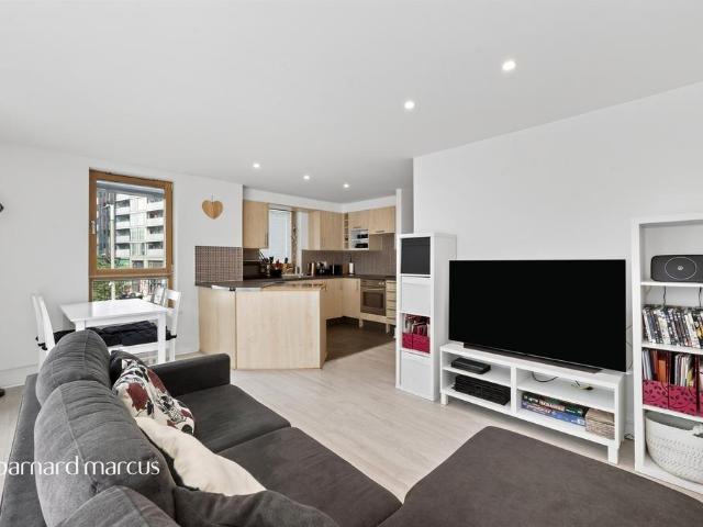 Flat for sale in Woodcote, Epsom
