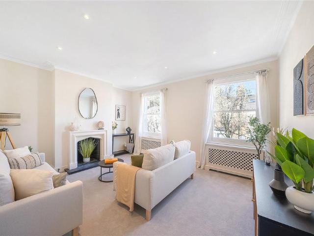 Flat for sale in Fulham, Greater London