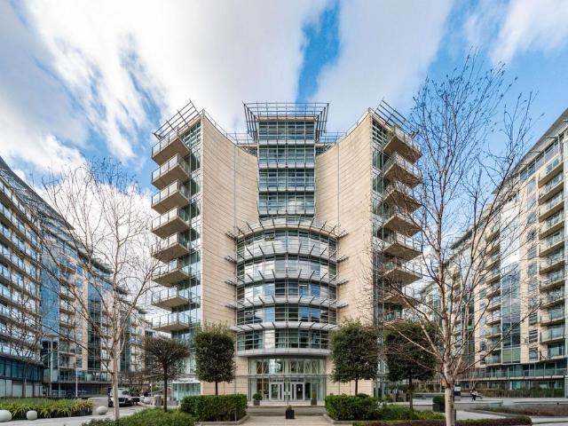 Flat for sale in Wandsworth, Greater London