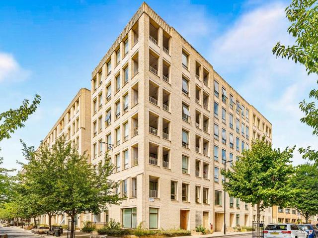 Flat for sale in Stoke Newington, Greater London