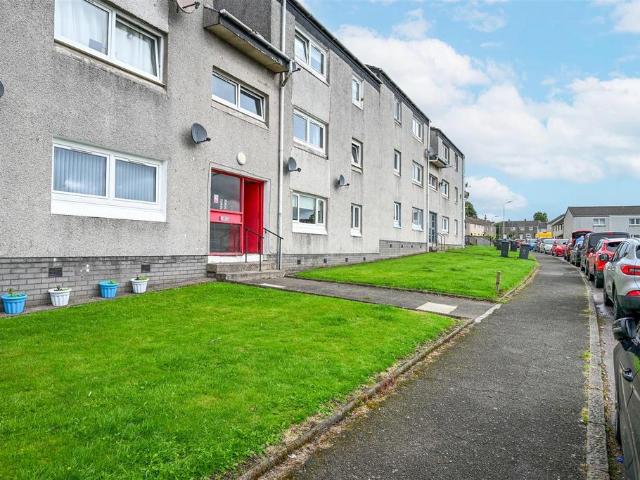 Flat for sale in Lanark, Scotland