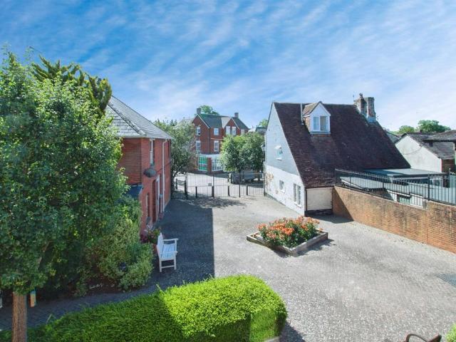 Flat for sale in Horseport, Ashurst Bridge