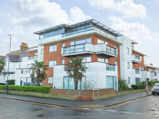 Flat for sale in Tankerton, Canterbury