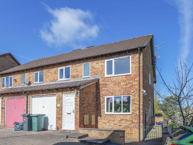 Flat for sale in Cottingley, West Yorkshire