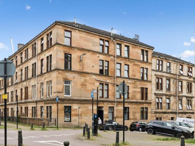 Flat for sale in Dowanhill, Scotland