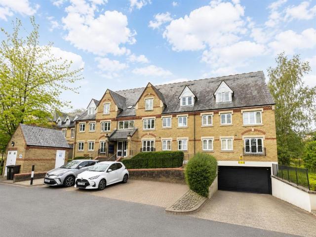 Flat for sale in North Watford