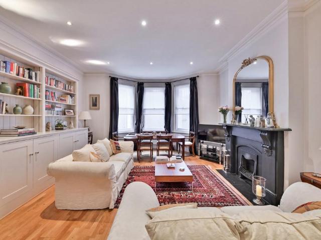 Flat for sale in Brompton, Greater London