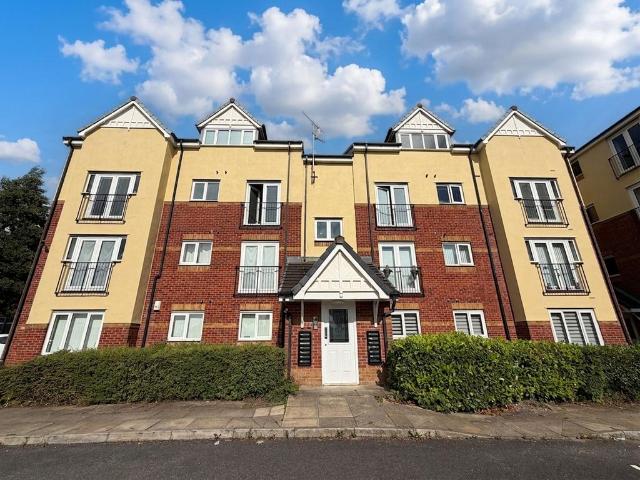 Flat for sale in Swinton Park, Salford