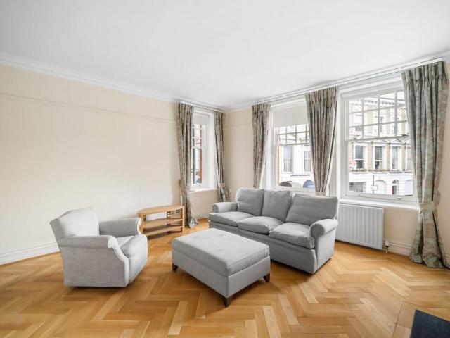 Flat for sale in Fulham, Walham Green