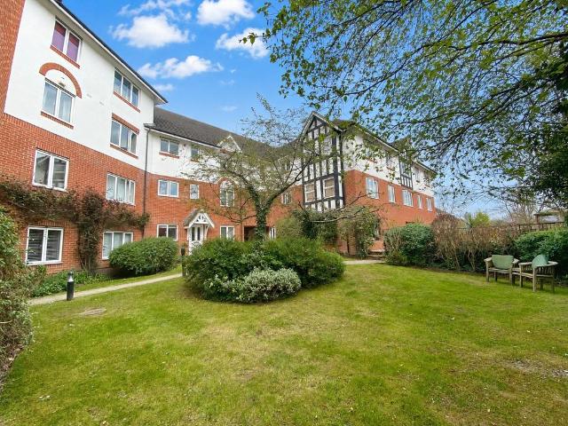 Flat for sale in Horsell, Woking