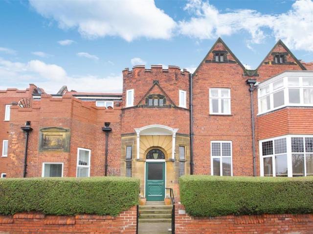 Flat for sale in South Cliff, Kepwick