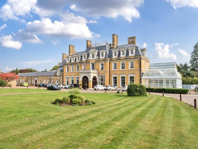 Flat for sale in Batchworth, Hertfordshire