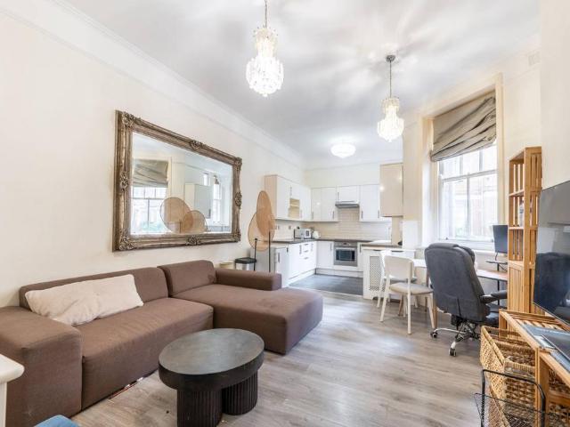 Flat for sale in West Kensington, Greater London