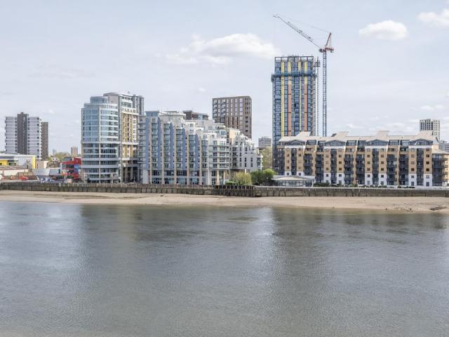 Flat for sale in Sands End, Greater London