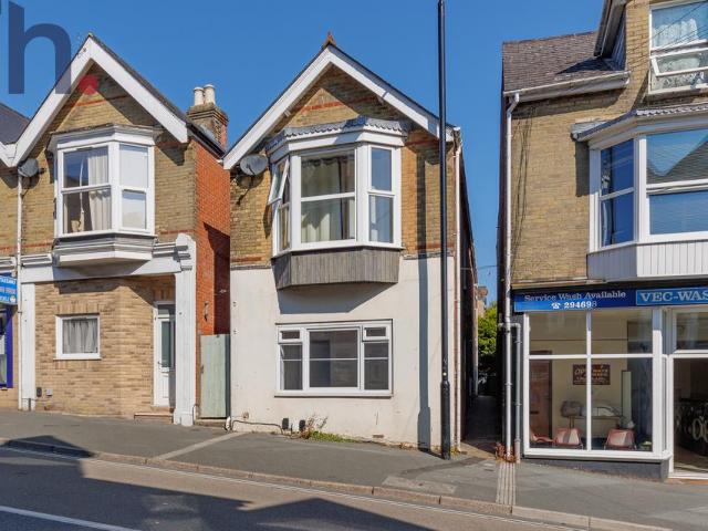 Flat for sale in Cowes, Isle of Wight