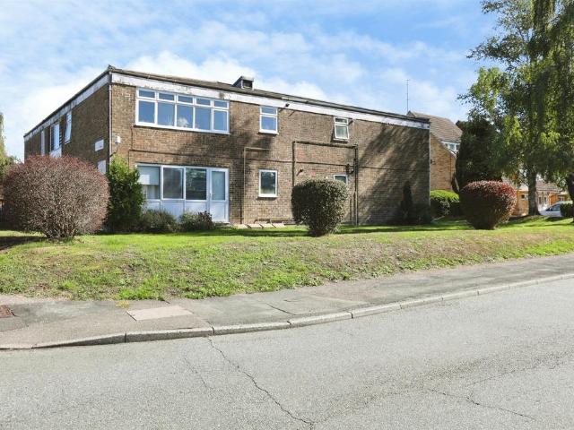 Flat for sale in Roffey, Horsham