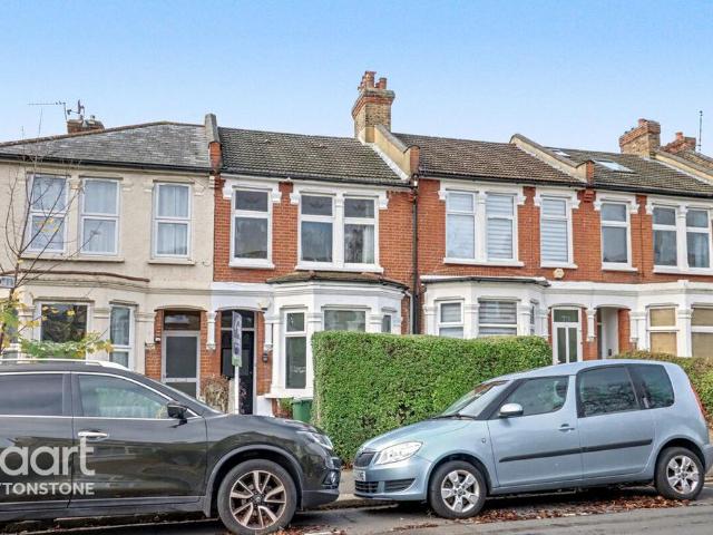 Flat for sale in Leytonstone, Greater London