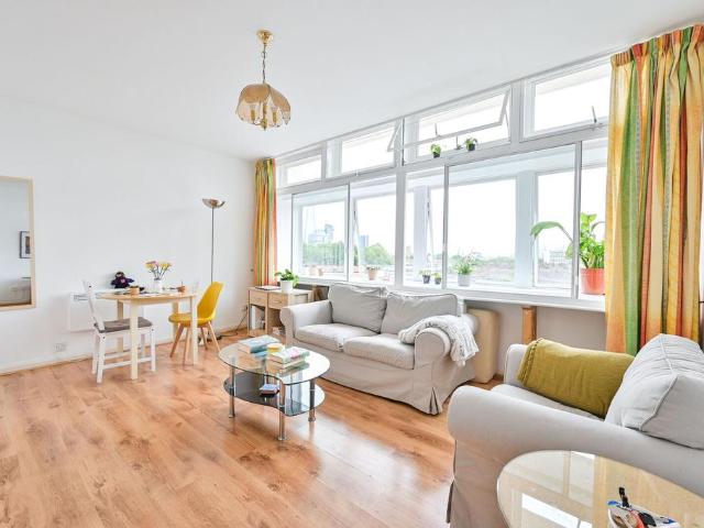 Flat for sale in Elephant and Castle, Greater London