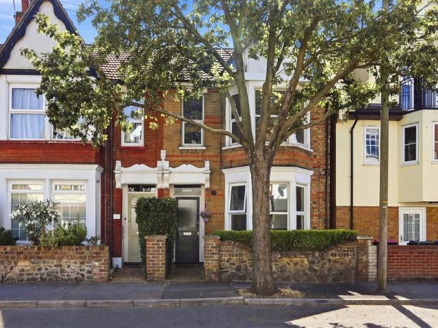 Flat for sale in Alton Barnes, Essex
