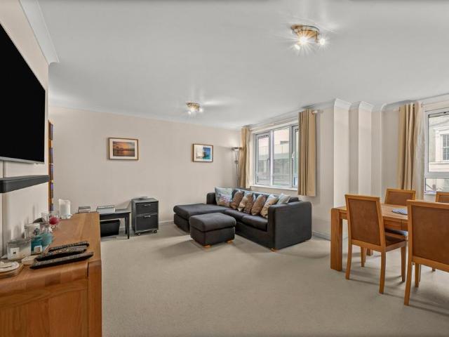 Flat for sale in South Hampstead, Greater London
