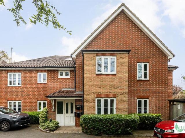 Flat for sale in Row Town, Surrey