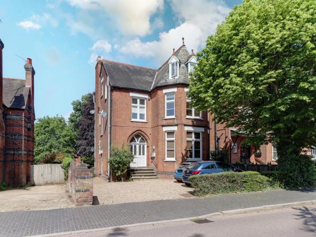 Flat for sale in St Albans, Five Acres