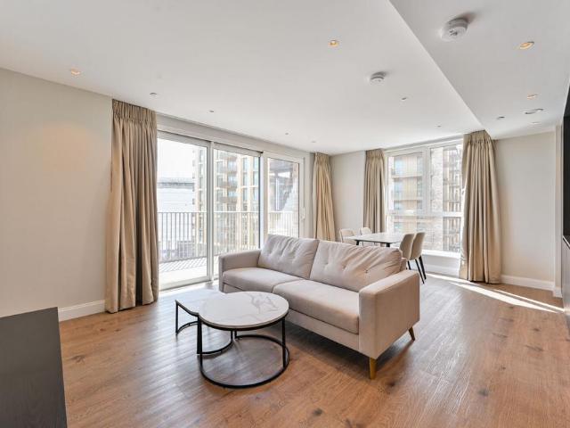 Flat for sale in Kennington Cross, Greater London