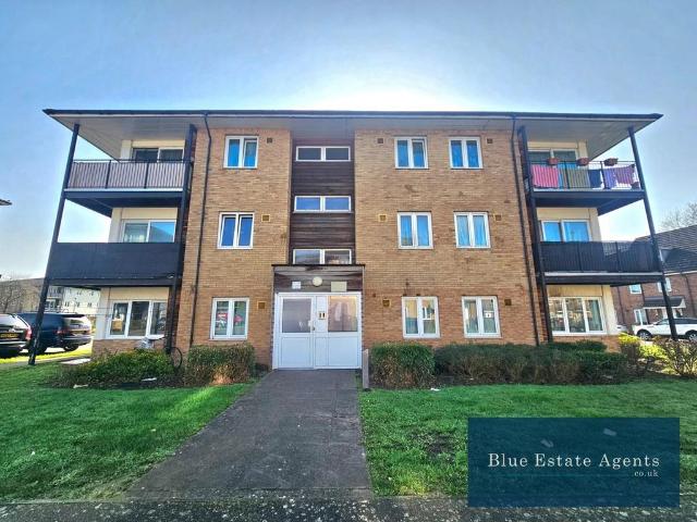 Flat for sale in London Borough of Hounslow, Greater London