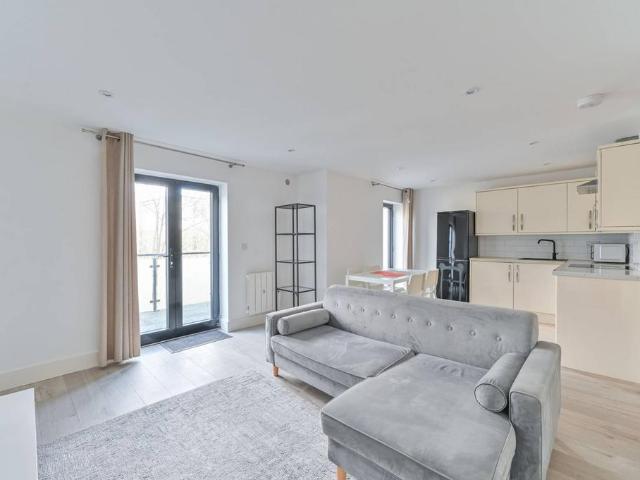Flat for sale in London Borough of Lewisham, New Cross
