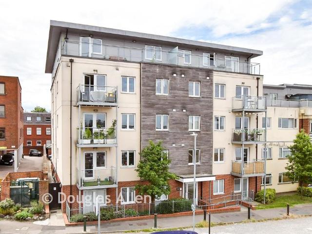 Flat for sale in Sunnymede, Billericay