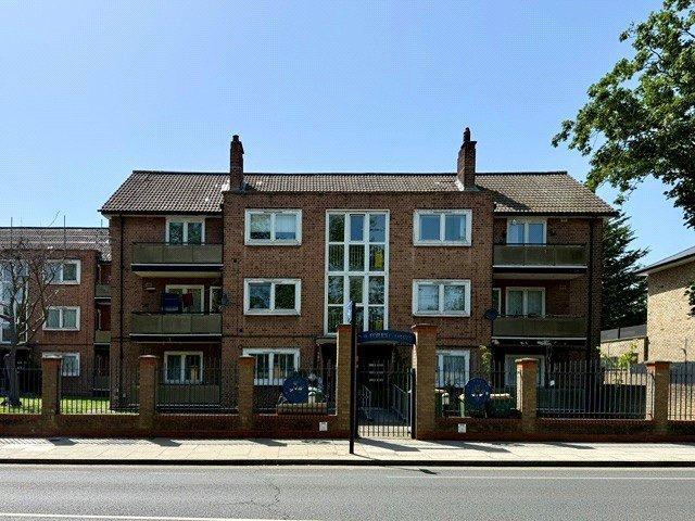Flat for sale in Manor Park, Greater London
