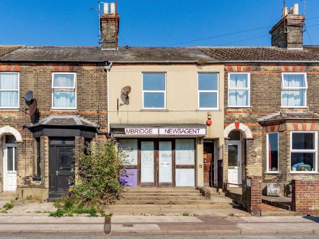 Flat for sale in Eastbridge, Suffolk