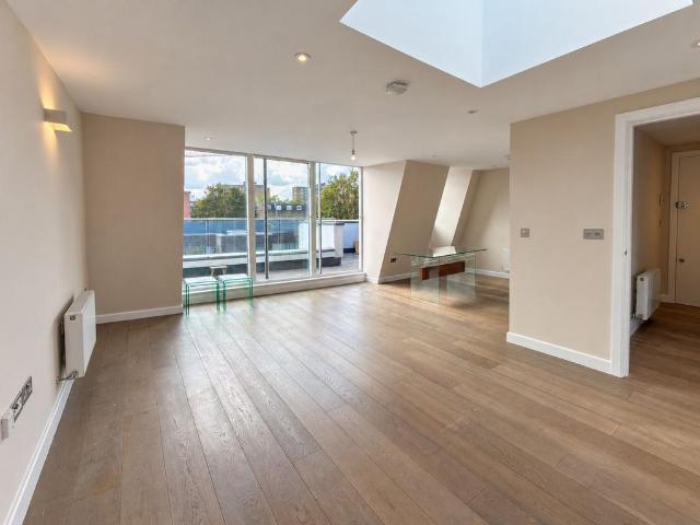 Flat for sale in Royal Borough of Kensington and Chelsea, Greater London