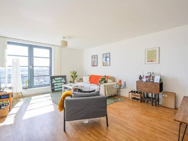 Flat for sale in Ratcliffe, Limehouse