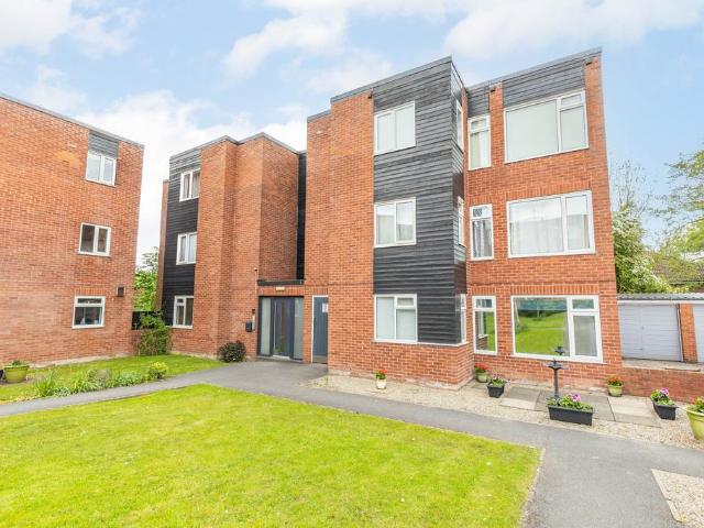 Flat for sale in Alwoodley, West Yorkshire