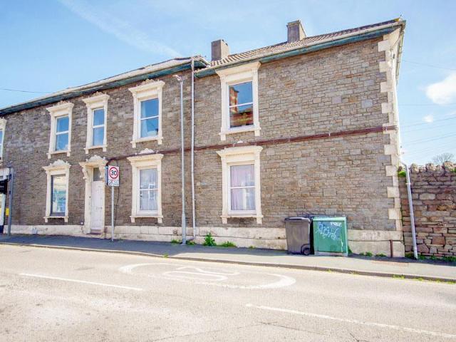 Flat for sale in Kingswood, South Gloucestershire