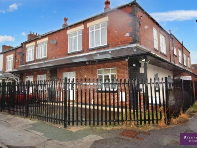 Flat for sale in Thurnscoe, South Yorkshire