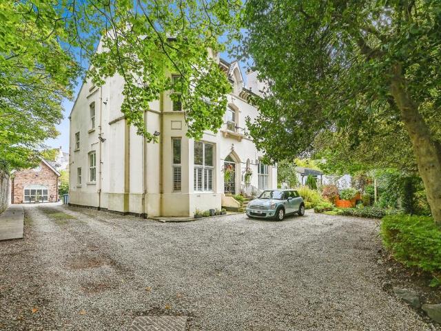 Flat for sale in Calderstones