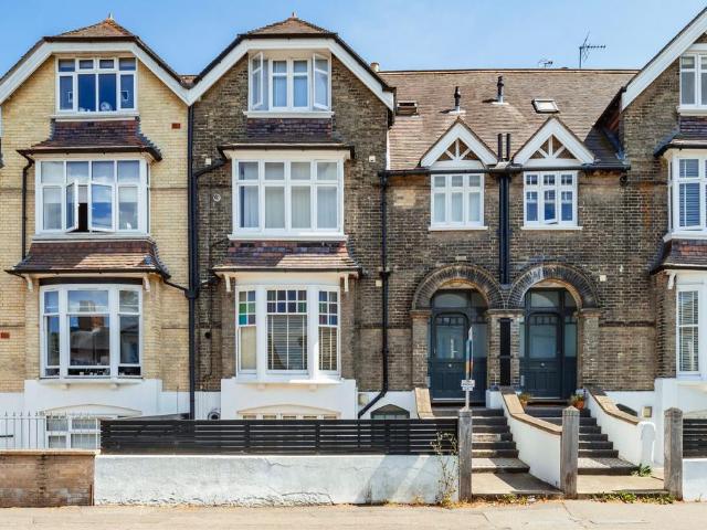 Flat for sale in Heigham Grove, East Bank