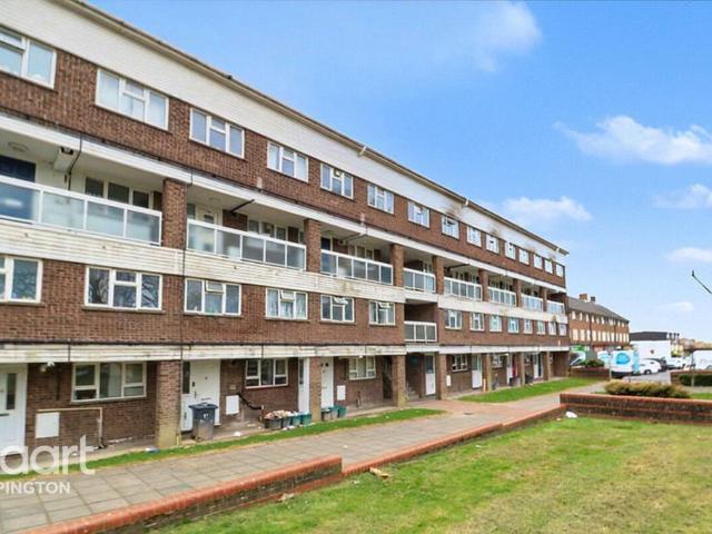 Flat for sale in Goddington, Greater London