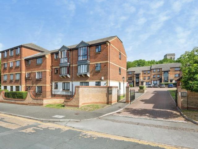 Flat for sale in Greater London