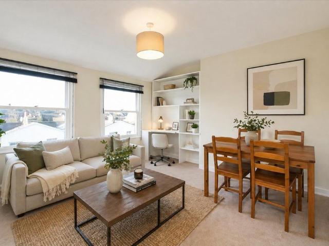 Flat for sale in Shepherd's Bush, Greater London