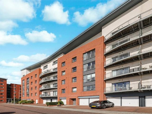 Flat for sale in City Quay, Scotland