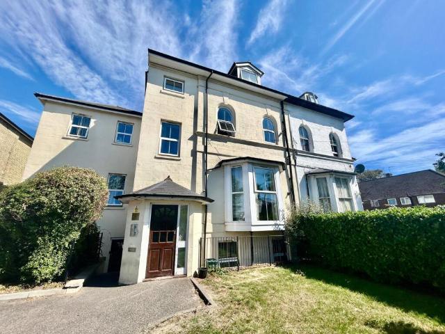 Flat for sale in Farnborough, Hampshire