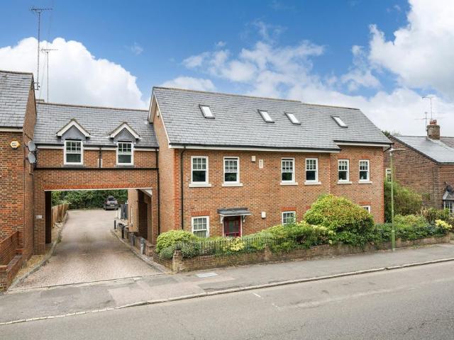 Flat for sale in Pouchen End, Hertfordshire