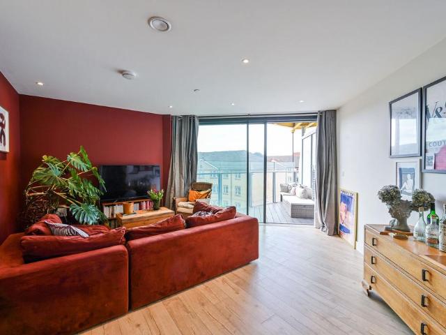 Flat for sale in Elephant and Castle, Greater London